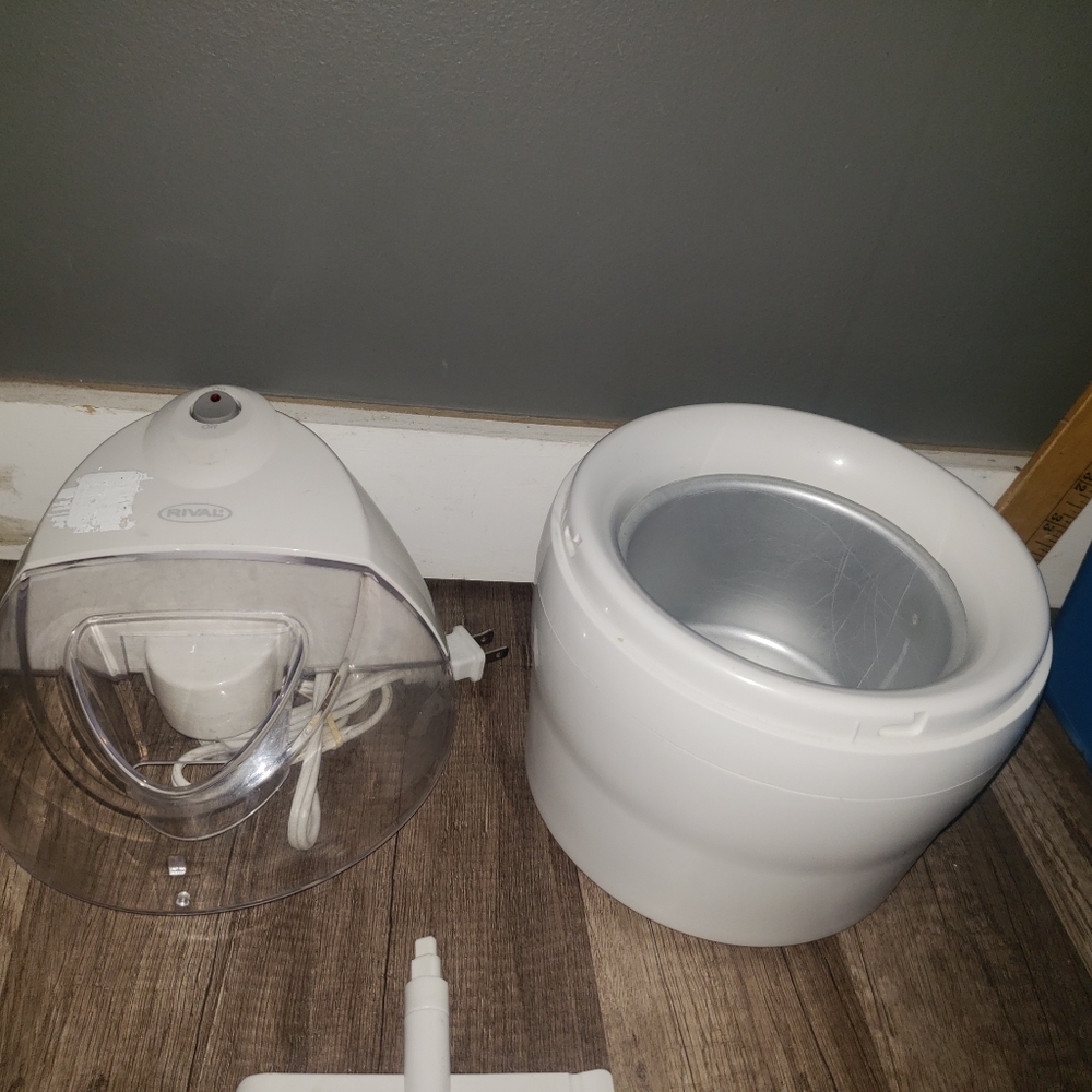 Rival Gourmet Creamer Electric ice cream maker & freezer GC8101 Used 2x No Box